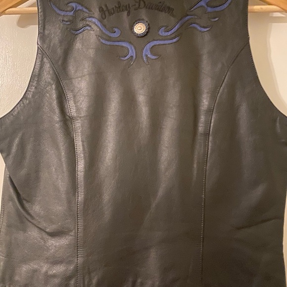 Women’s small leather Harley Davidson vest - Picture 2 of 3